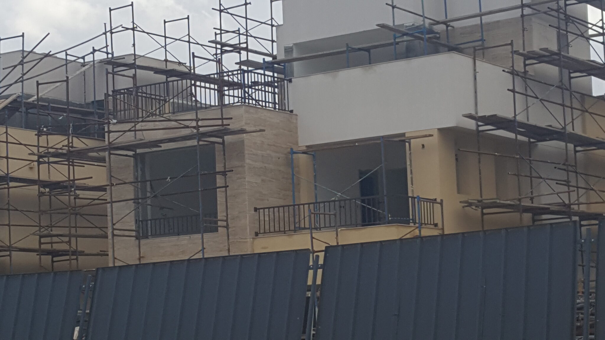 Villa entrance and site progress